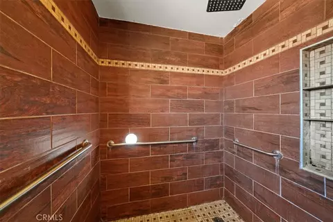 Bath - 58407 Campanula St, Yucca Valley, CA 92284 photo 2 of 5