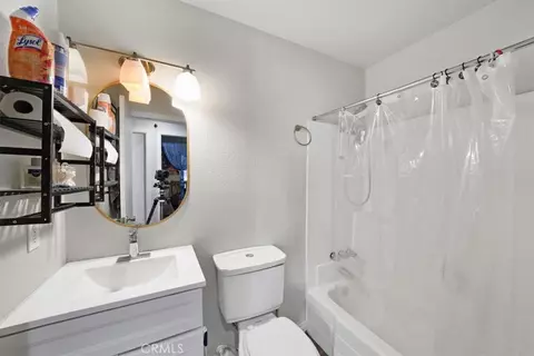Bath - 58407 Campanula St, Yucca Valley, CA 92284 photo 4 of 5