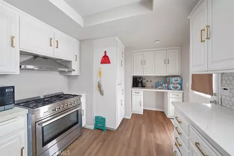 Kitchen - 58407 Campanula St, Yucca Valley, CA 92284 photo 2 of 3