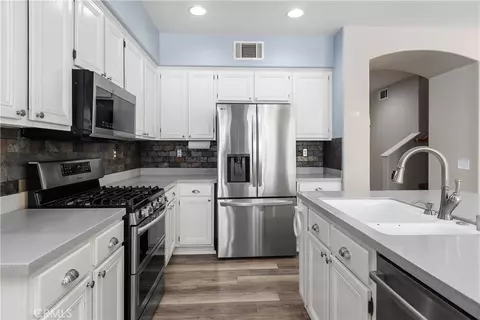 Kitchen - 31383 Britton Cir, Temecula, CA 92591 photo 3 of 3