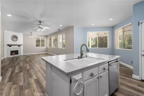 Living - 31383 Britton Cir, Temecula, CA 92591 photo 4 of 8