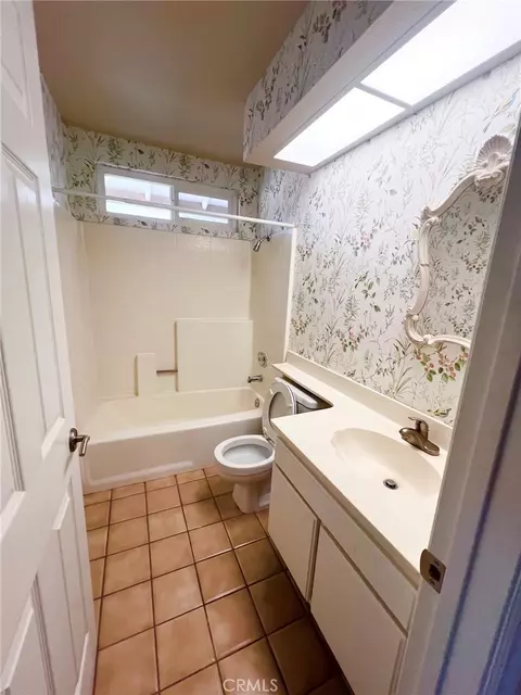 Bath - 1750 Sunnypark, Redlands, CA 92374 photo 2 of 4