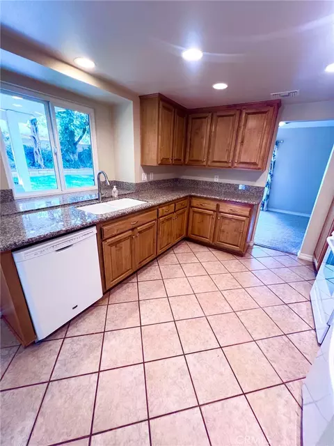 Kitchen - 1750 Sunnypark, Redlands, CA 92374 photo 2 of 3