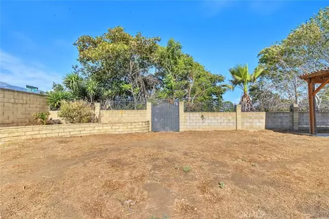 Exterior - 7629 El Arco, Rancho Cucamonga, CA 91730 photo 4 of 7