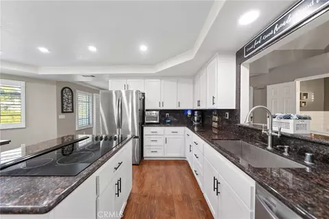 Kitchen - 40910 Via Media, Temecula, CA 92591 photo 5 of 7