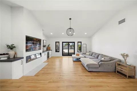 Living - 30357 San Pasqual Rd, Temecula, CA 92591 photo 2 of 4