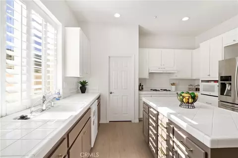 Kitchen - 1031 Inverlochy Dr, Fallbrook, CA 92028 photo 2 of 3
