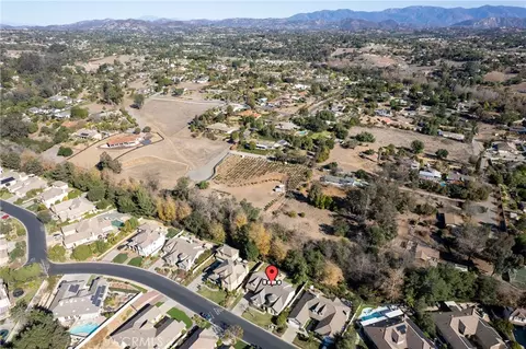 View/Area - 1031 Inverlochy Dr, Fallbrook, CA 92028 photo 6 of 8