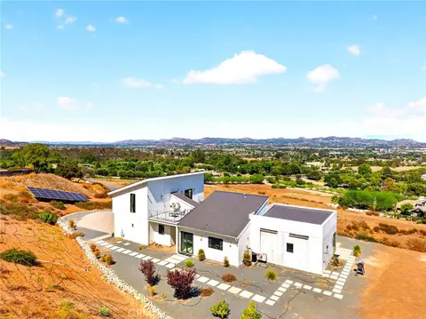 View/Area - 42950 Ivy St, Murrieta, CA 92562 photo 4 of 6