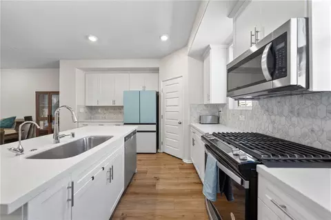 Kitchen - 40863 Melrose Dr, Temecula, CA 92591 photo 6 of 7