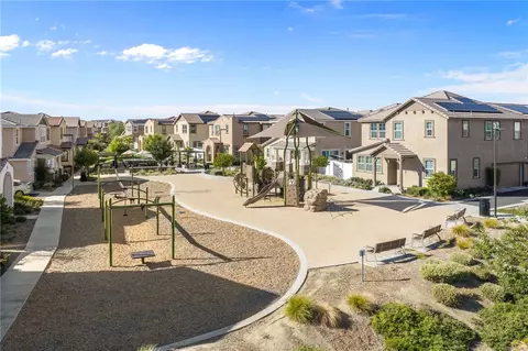 View/Area - 40863 Melrose Dr, Temecula, CA 92591 photo 4 of 11