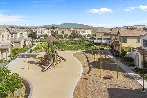 View/Area - 40863 Melrose Dr, Temecula, CA 92591 photo 5 of 11