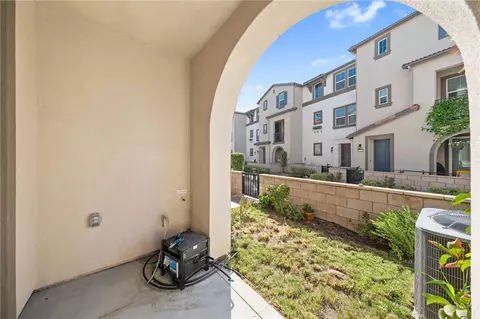 Exterior - 40863 Melrose Dr, Temecula, CA 92591 photo 7 of 8