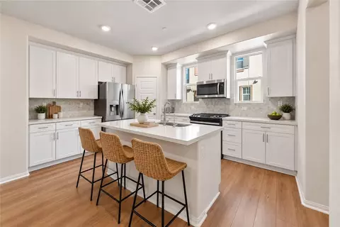 Kitchen - 40863 Melrose Dr, Temecula, CA 92591 photo 3 of 7