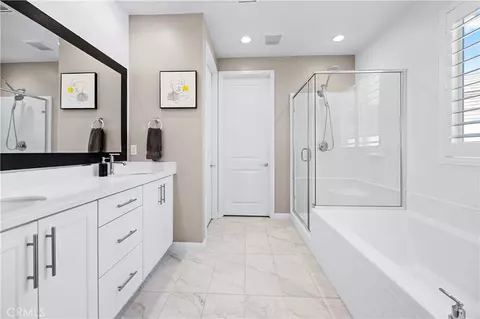 Bath - 32105 Hyacinth Way, Temecula, CA 92591 photo 1 of 3