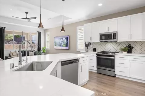 Kitchen - 32105 Hyacinth Way, Temecula, CA 92591 photo 2 of 3