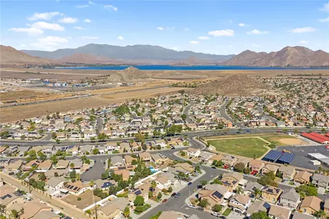 View/Area - 702 Gloriosa Ave, Perris, CA 92571 photo 9 of 10