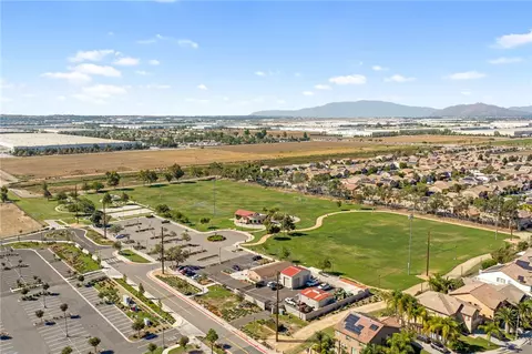 View/Area - 702 Gloriosa Ave, Perris, CA 92571 photo 5 of 10