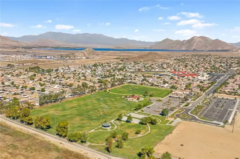 View/Area - 702 Gloriosa Ave, Perris, CA 92571 photo 6 of 10