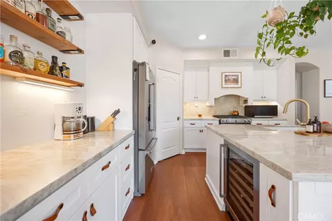 Kitchen - 40249 Danbury Ct, Temecula, CA 92591 photo 6 of 7
