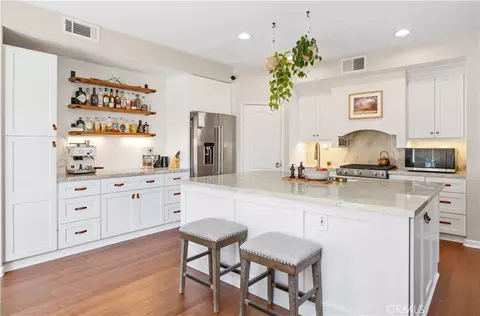 Kitchen - 40249 Danbury Ct, Temecula, CA 92591 photo 4 of 7