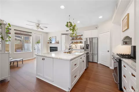 Kitchen - 40249 Danbury Ct, Temecula, CA 92591 photo 2 of 7