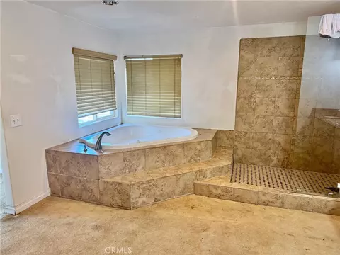 Bath - 14320 Four Winds, Riverside, CA 92503 photo 3 of 5