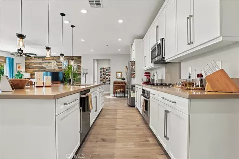 Kitchen - 22699 Tranquility Cir, Wildomar, CA 92595 photo 3 of 5
