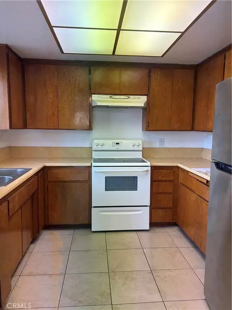 Kitchen - 308 Hillside Ct, Vista, CA 92084 photo 2 of 2