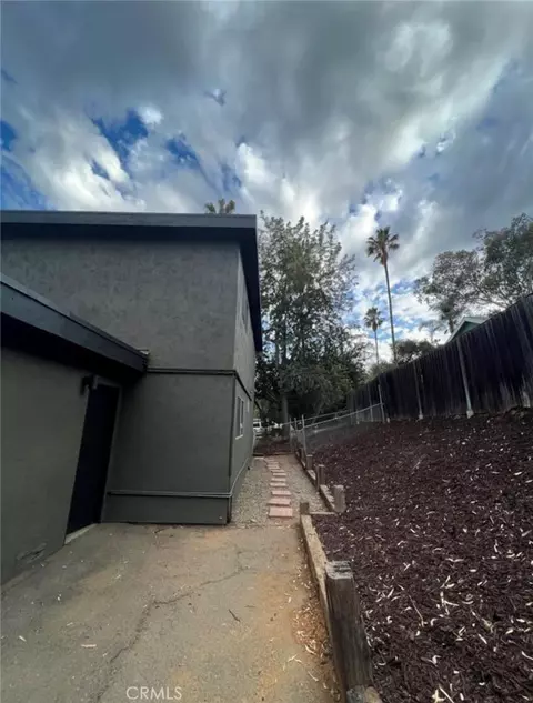 Exterior - 308 Hillside Ct, Vista, CA 92084 photo 2 of 3