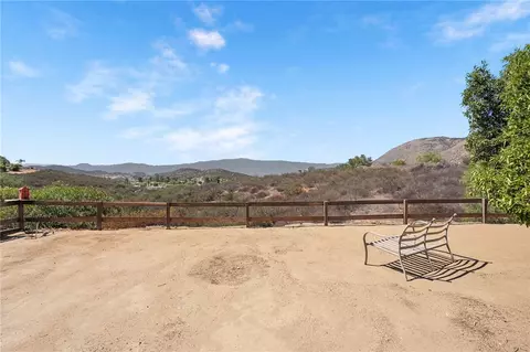24386 Cornstalk Rd, Wildomar, CA 92595 photo 2