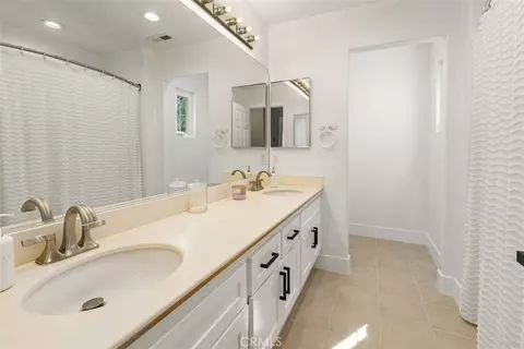 Bath - 45794 Corte Lerma, Temecula, CA 92592 photo 2 of 4