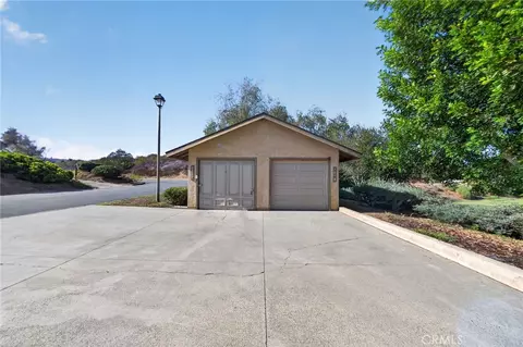 Exterior - 1620 Pala Lk, Fallbrook, CA 92028 photo 6 of 8