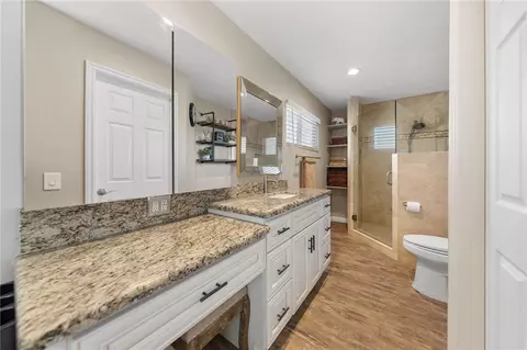 Bath - 3101 Cherrypoint Ct, Fallbrook, CA 92028 photo 3 of 5