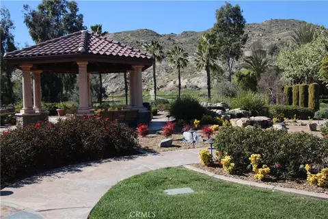 Exterior - 8155 Bogey Ave, Hemet, CA 92545 photo 6 of 11