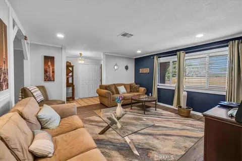 Living - 8318 Balsa, Yucca Valley, CA 92284 photo 2 of 4