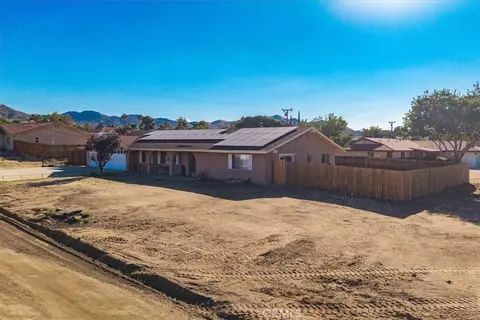 View/Area - 8318 Balsa, Yucca Valley, CA 92284 photo 4 of 10