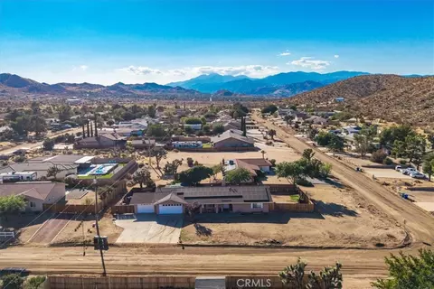 View/Area - 8318 Balsa, Yucca Valley, CA 92284 photo 3 of 10