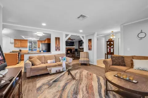 Living - 8318 Balsa, Yucca Valley, CA 92284 photo 3 of 4