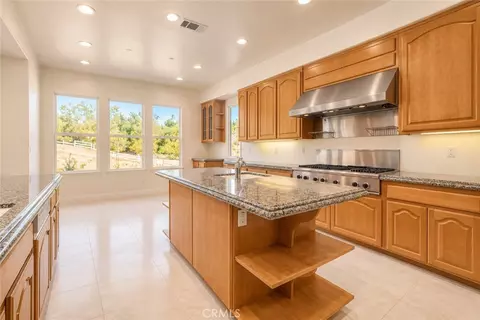 Kitchen - 1964 Tracy Ct, Fallbrook, CA 92028 photo 2 of 3