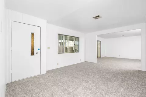 793 W Johnston St, Hemet, CA 92543 photo 8