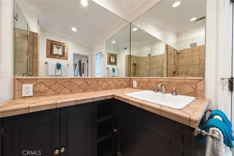 Bath - 474 Ogle St, Costa Mesa, CA 92627 photo 2 of 4