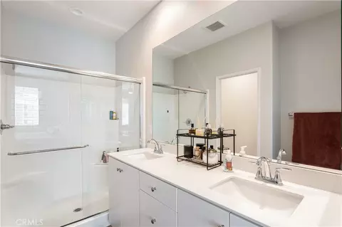 Bath - 31598 Calle Canto, Temecula, CA 92592 photo 2 of 3