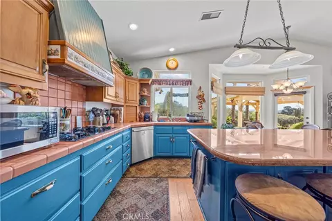 Kitchen - 349 Puerta De Lomas, Fallbrook, CA 92028 photo 6 of 7