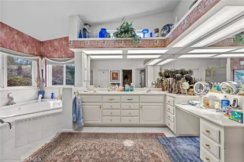 Bath - 349 Puerta De Lomas, Fallbrook, CA 92028 photo 3 of 5