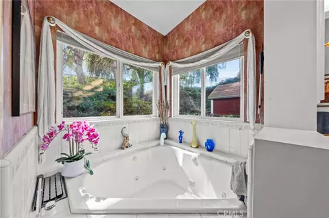 Bath - 349 Puerta De Lomas, Fallbrook, CA 92028 photo 4 of 5