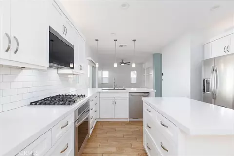 Kitchen - 45269 Callesito Ordenes, Temecula, CA 92592 photo 4 of 5
