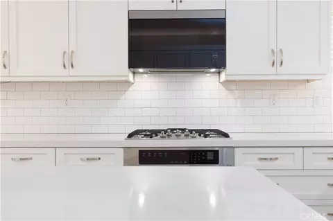 Kitchen - 45269 Callesito Ordenes, Temecula, CA 92592 photo 3 of 5