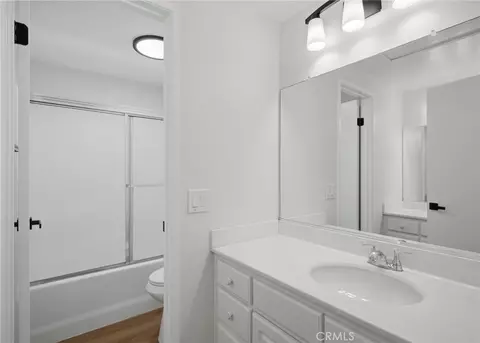 Bath - 32276 Via Arias, Temecula, CA 92592 photo 3 of 4