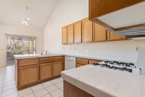 Kitchen - 45111 Putting Green Ct, Temecula, CA 92592 photo 5 of 5